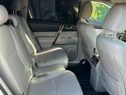 Toyota Highlander 2010 года за 10 000 000 тг. в Атырау – фото 17