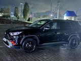 Toyota RAV4 2021 годаfor17 500 000 тг. в Актобе – фото 4