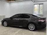 Toyota Camry 2018 года за 14 500 000 тг. в Атырау
