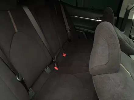 Toyota Camry 2018 года за 14 500 000 тг. в Атырау – фото 5