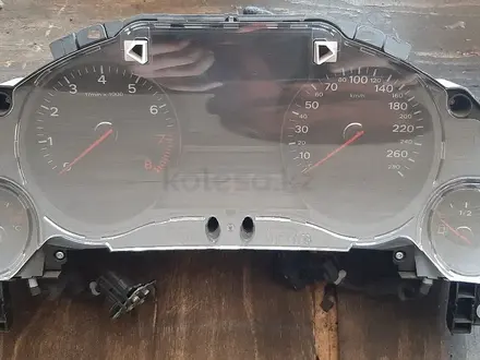 Щиток приборов на Audi A8 D3, рестайлинг, из Японии за 25 000 тг. в Алматы