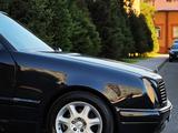 Mercedes-Benz E 230 1996 года за 2 000 000 тг. в Павлодар – фото 2