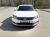 Volkswagen Passat 2013 года за 6 850 000 тг. в Актобе – фото 2