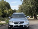 Volkswagen Touareg 2007 года за 6 200 000 тг. в Алматы – фото 2