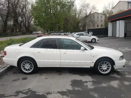 Audi A8 1995 года за 2 300 000 тг. в Алматы – фото 3