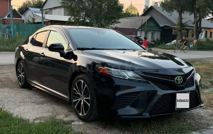 Toyota Camry 2019 года за 9 750 000 тг. в Актобе