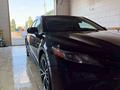 Toyota Camry 2019 года за 9 750 000 тг. в Актобе – фото 7