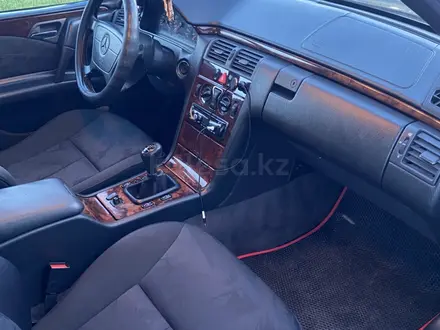 Mercedes-Benz E 230 1998 года за 3 350 000 тг. в Кокшетау – фото 4