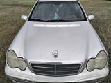 Mercedes-Benz C 180 2001 года за 1 800 000 тг. в Уральск – фото 2