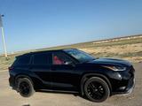 Toyota Highlander 2023 годаfor28 700 000 тг. в Актау – фото 2