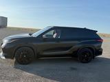 Toyota Highlander 2023 годаfor28 700 000 тг. в Актау – фото 3