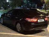 Toyota Camry 2020 годаfor14 400 000 тг. в Семей – фото 2