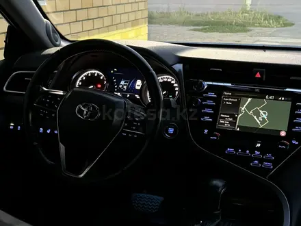 Toyota Camry 2020 года за 14 400 000 тг. в Семей – фото 7