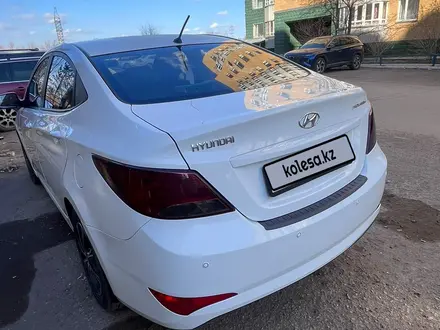 Hyundai Solaris 2015 года за 5 700 000 тг. в Астана – фото 2