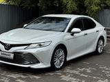 Toyota Camry 2018 года за 14 000 000 тг. в Актобе – фото 4