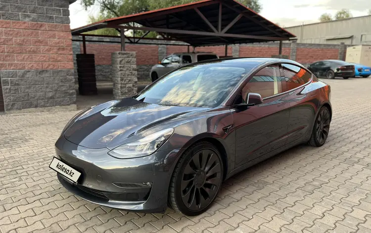 Tesla Model 3 2022 года за 21 000 000 тг. в Алматы