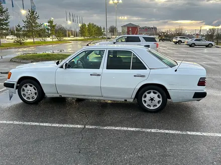 Mercedes-Benz E 200 1993 года за 1 450 000 тг. в Тараз – фото 5