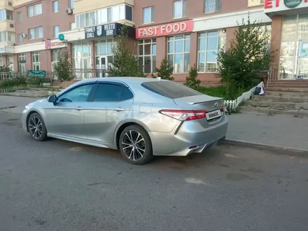 Toyota Camry 2019 года за 13 500 000 тг. в Астана – фото 5