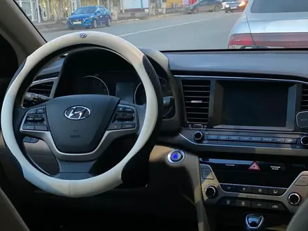 Hyundai Elantra 2017 года за 7 800 000 тг. в Уральск – фото 15