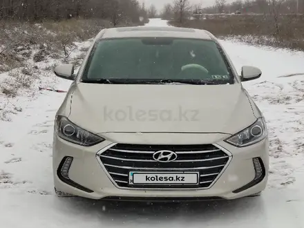 Hyundai Elantra 2017 года за 7 800 000 тг. в Уральск – фото 2