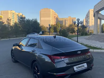 Hyundai Elantra 2022 года за 9 800 000 тг. в Уральск – фото 6