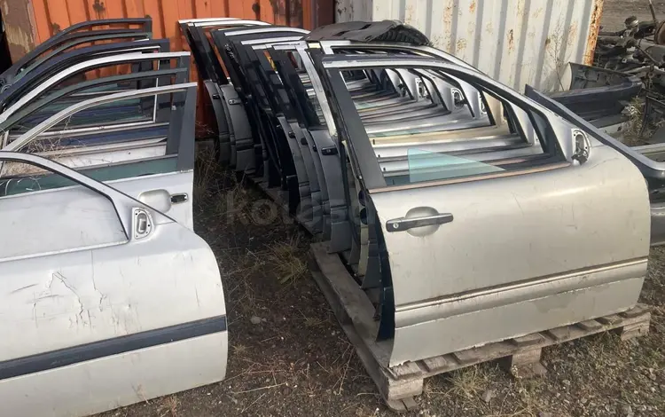 Дверь двери Мерседес W210/Mercedes W210 за 10 000 тг. в Караганда