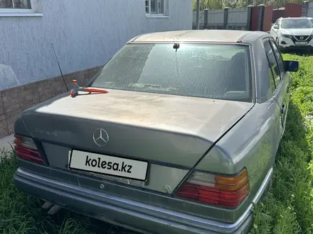 Mercedes-Benz E 200 1992 года за 800 000 тг. в Алматы