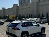 Toyota RAV4 2021 года за 15 000 000 тг. в Астана – фото 4