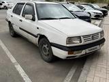 Volkswagen Vento 1993 года за 900 000 тг. в Шымкент – фото 2