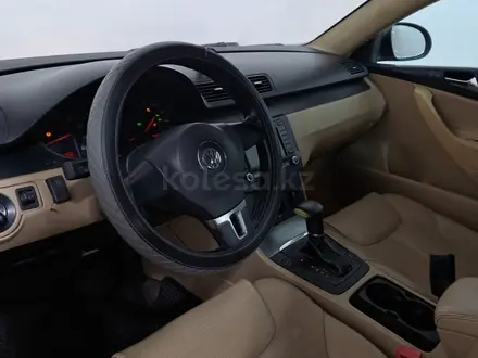 Volkswagen Passat 2006 года за 1 990 000 тг. в Астана – фото 12