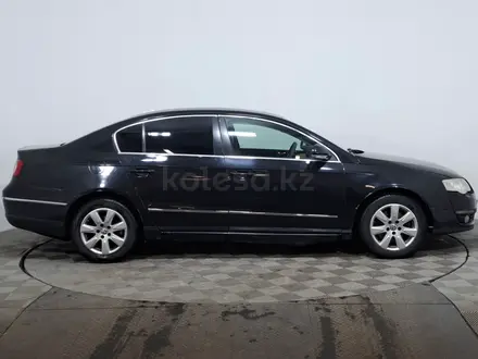 Volkswagen Passat 2006 года за 1 990 000 тг. в Астана – фото 4