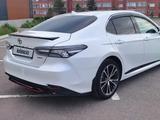 Toyota Camry 2021 года за 15 300 000 тг. в Петропавловск – фото 2