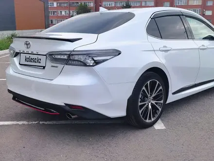 Toyota Camry 2021 года за 15 800 000 тг. в Петропавловск – фото 3