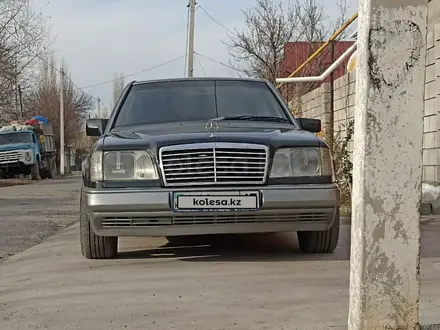 Mercedes-Benz E 220 1994 года за 2 500 000 тг. в Шымкент – фото 2