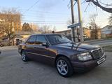 Mercedes-Benz E 220 1994 года за 2 150 000 тг. в Тараз – фото 2