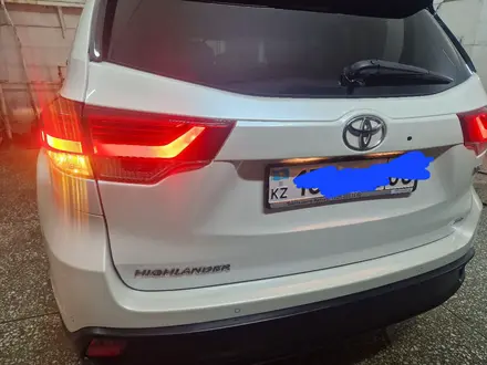 Toyota Highlander 2018 года за 23 600 000 тг. в Тараз