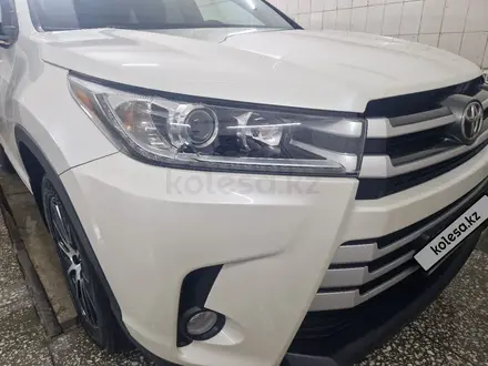 Toyota Highlander 2018 года за 23 600 000 тг. в Тараз – фото 5