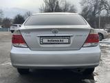 Toyota Camry 2005 года за 4 800 000 тг. в Алматы – фото 2