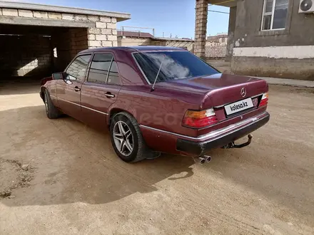 Mercedes-Benz E 260 1991 года за 1 200 000 тг. в Актау – фото 4