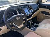 Toyota Highlander 2015 года за 12 500 000 тг. в Жанаозен – фото 4