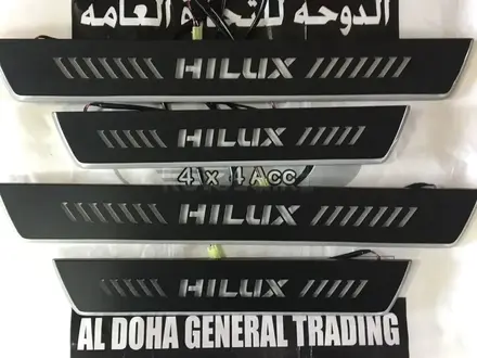 Накладки на пороги с подсветкой Hilux 2015-2022 за 52 000 тг. в Астана – фото 4