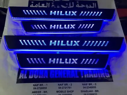 Накладки на пороги с подсветкой Hilux 2015-2022 за 52 000 тг. в Астана – фото 3