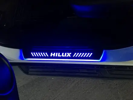 Накладки на пороги с подсветкой Hilux 2015-2022 за 52 000 тг. в Астана