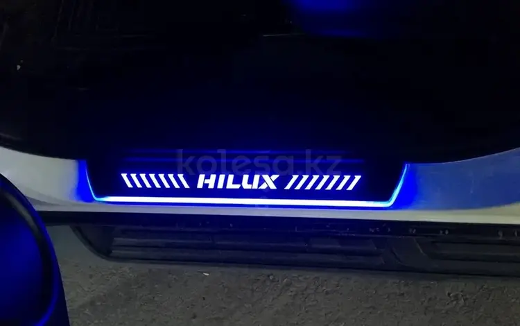 Накладки на пороги с подсветкой Hilux 2015-2022 за 52 000 тг. в Астана