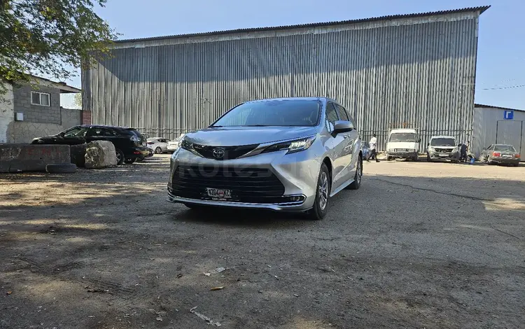 Toyota Sienna 2021 года за 22 700 000 тг. в Алматы