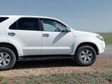 Toyota Fortuner 2006 года за 6 800 000 тг. в Астана – фото 2