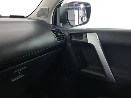 Toyota Land Cruiser Prado 2015 года за 17 030 000 тг. в Астана – фото 27