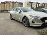 Hyundai Sonata 2023 годаfor15 000 000 тг. в Караганда – фото 2