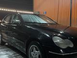 Mercedes-Benz C 200 2000 года за 3 000 000 тг. в Алматы – фото 2