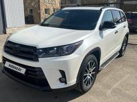 Toyota Highlander 2016 года за 17 000 000 тг. в Караганда